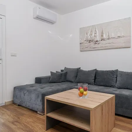 Apartvilla Okit Ii *